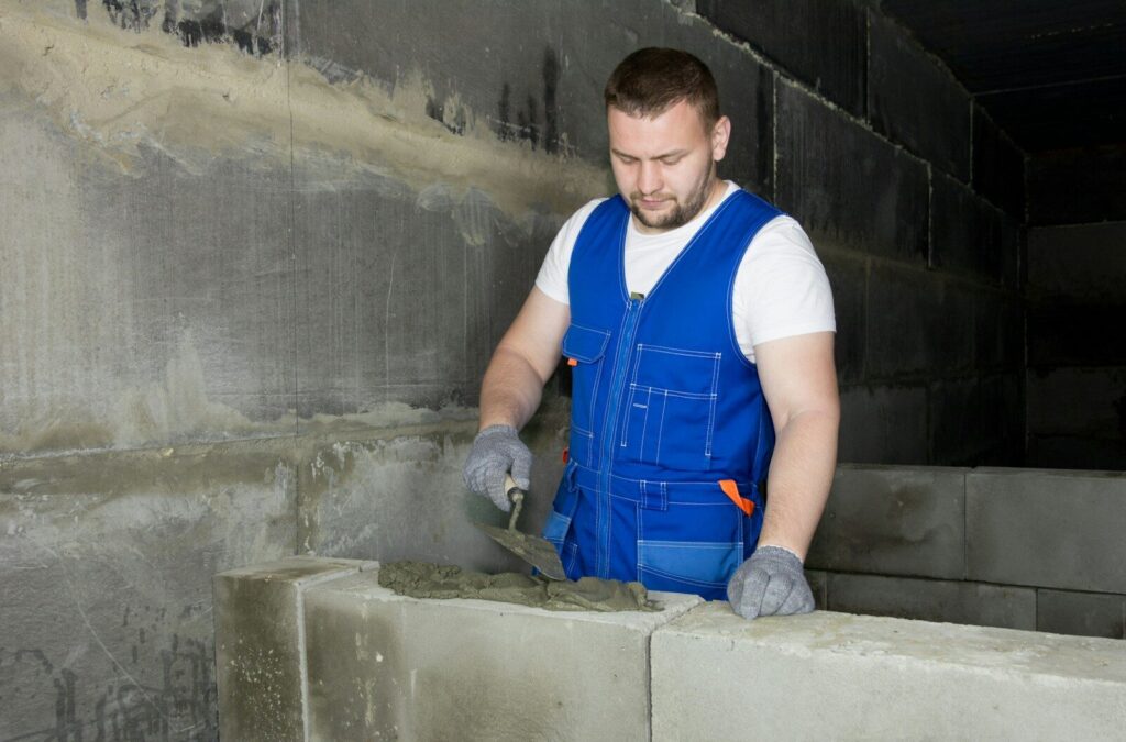 maçon assurance décennale bâtiment